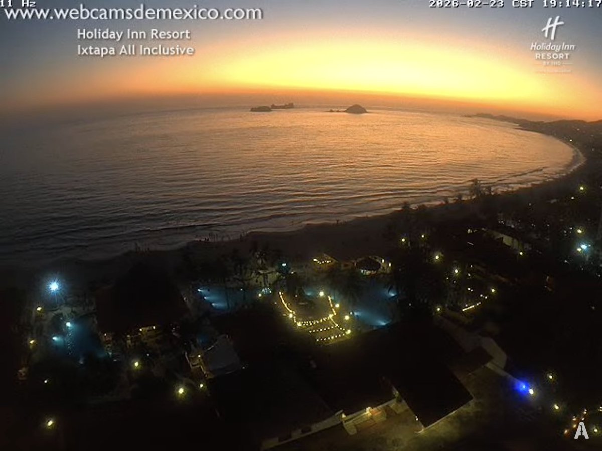#México tiene los atardeceres más mágicos ¿Con cuál de estos te quedas?

- #Querétaro vista Av. 5 de febrero vía <a href="/HolidayInn/">Holiday Inn by IHG</a> 
- #Acapulco vista playa Condesa, desde el <a href="/fiestamericana/">Fiesta Americana</a> Villas
- #Volcán #Popocatépetl vista Tianguismanalco
- #Ixtapa #Zihuatanejo vía <a href="/HolidayInnIXT/">Holiday Inn Resort Ixtapa</a>