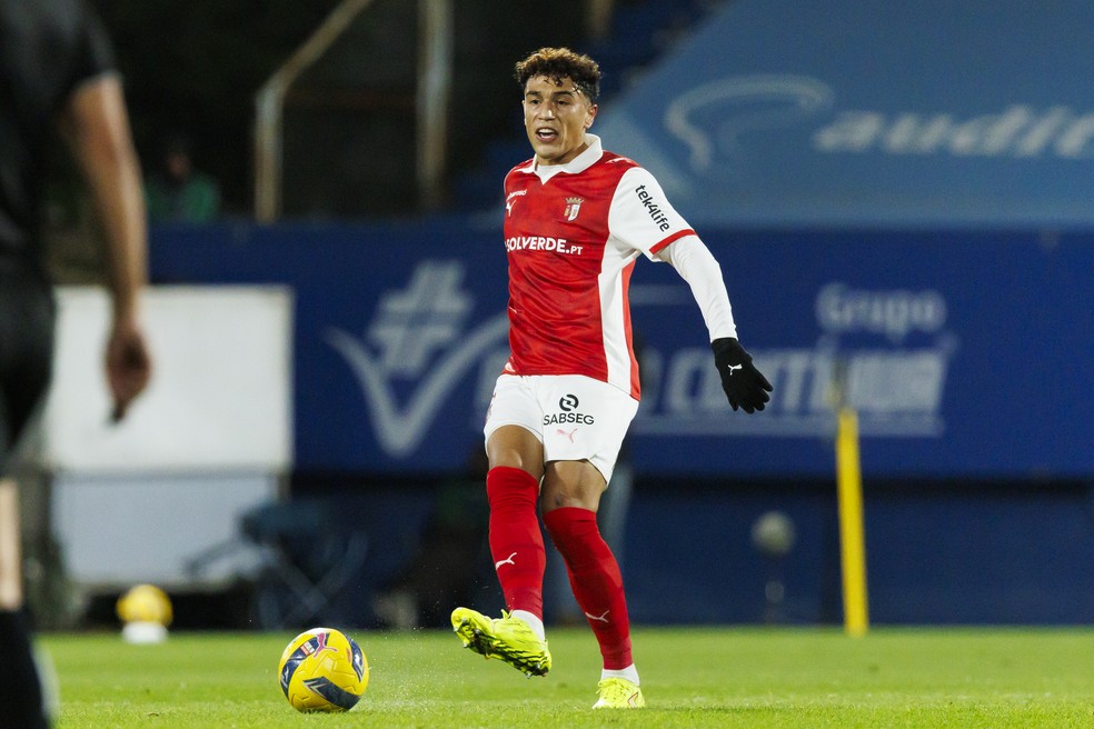 Vasco deveria ir atrás de Vitor Carvalho, do Braga, para ser o volante que falta nesse elenco. 28 anos, temporadas consolidadas na Europa e é muito bom atleta.

Botafogo ofereceu 2M de Euros e a oferta foi recusada. Acho que uns 3,5M eles aceitam