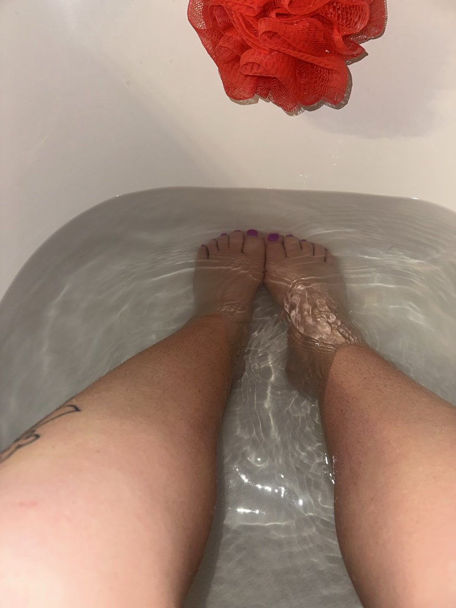 Barefootbby tweet media