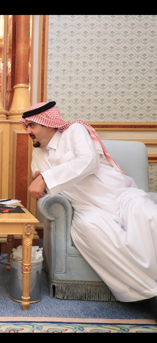 ben_aon's tweet photo. #عبدالعزيز_بن_فهد

تجيه بخاطرٍ ضايق وترجع خاطرك راضي
يبدُد لك همومك كلها عن بكرة ابيها

تصير حمولك اللي متعبة متنك ( فعل ماضي )
ليا منه حذف متنه عليك وقال عطنيها https://t.co/FAjX09g95Y