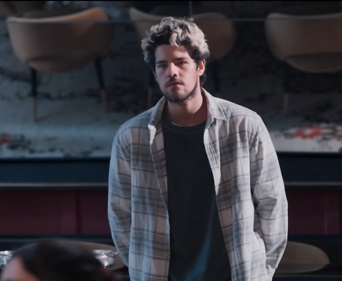 passei tanto ódio mas TANTO ÓDIO com esse BUNDA MOLE hoje caralho que inferno eu meio q preferia q ele morresse no lugar do jorginho vai se fuder moleque inútil da porraaaaaaaa