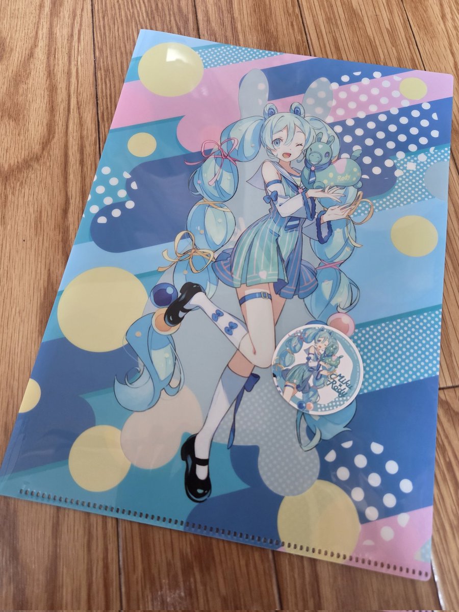 なんかファミマでくじ見つけてやったらランダムのクリアファイルでミク