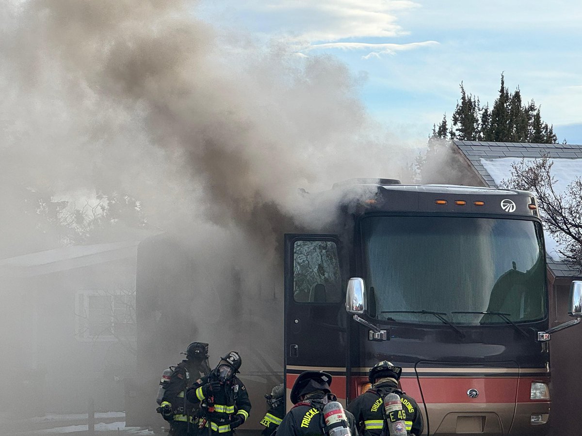 TMFPD's tweet image. ⚠️#TMFR Firefighters knocked down a RV fire in Sun Valley late this afternoon on Smokey Canyon Road in Sun Valley. Cause is under investigation. No further spread to structure or wildland. No injuries reported.