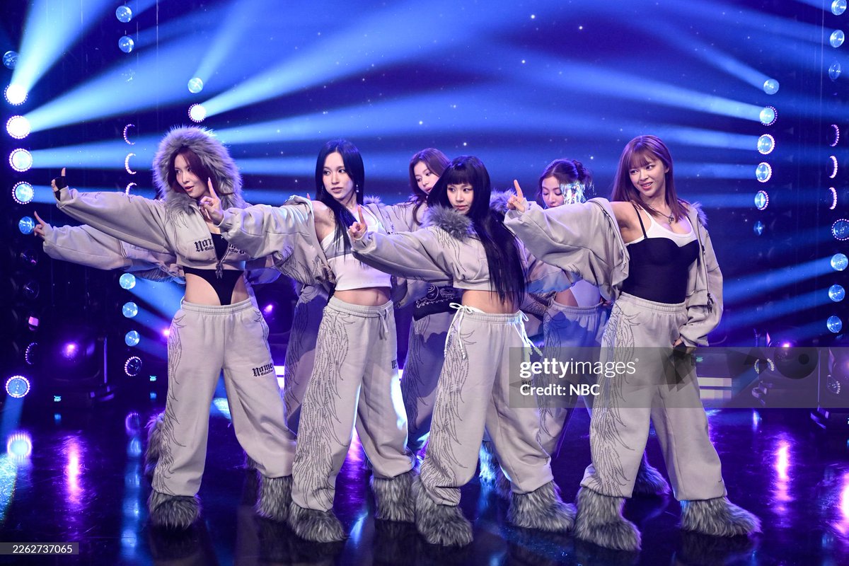 TWICE performing STRATEGY on "THE TONIGHT SHOW starring Jimmy Fallon"

#TWICE #트와이스 <a href="/JYPETWICE/">TWICE</a>