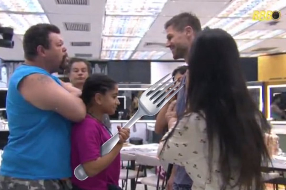 Chay se afundou completamente agora. Tem rivalidade com a Jordana desde o começo, a única que ela briga desde o começo, colocou Maxiane no paredão ontem, e ambas ficaram na frente dos aliados até ontem na prioridade