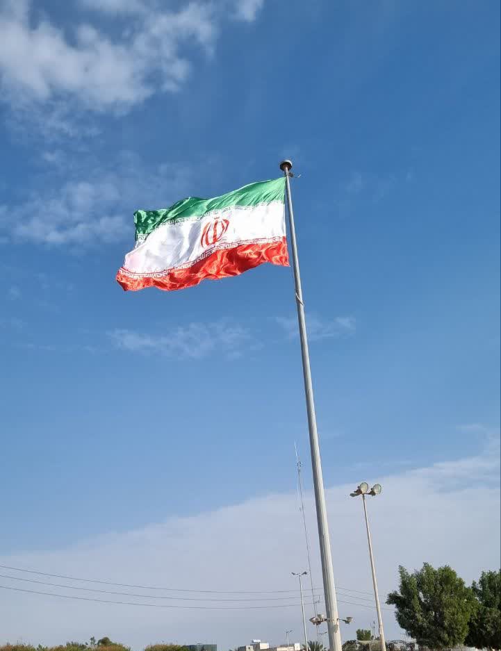 بسوز ای سعی باطل،پرچم ایران نمی‌سوزد ✌️🇮🇷