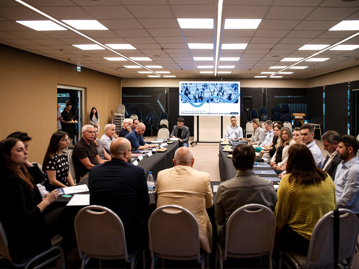 Se llevó a cabo la jornada “Ciencias del Comportamiento: innovación, evidencia y futuro institucional”, donde representantes del sector público, el sector privado, las universidades y el tercer sector conformamos una mesa de conversación y debate. Analizamos la posibilidad de