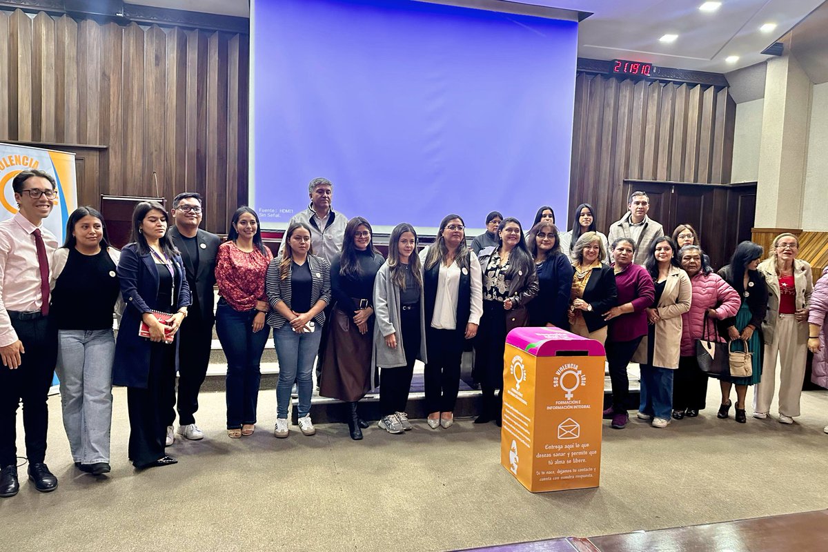 Salud_Loja's tweet photo. 𝗠𝗦𝗣 𝗿𝗲𝗮𝗳𝗶𝗿𝗺𝗮 𝘀𝘂 𝗰𝗼𝗺𝗽𝗿𝗼𝗺𝗶𝘀𝗼 𝗰𝗼𝗻𝘁𝗿𝗮 𝗹𝗮 𝘃𝗶𝗼𝗹𝗲𝗻𝗰𝗶𝗮 𝗽𝗼𝗹í𝘁𝗶𝗰𝗮 𝘆 𝗱𝗶𝗴𝗶𝘁𝗮𝗹 

#ElNuevoEcuador | La @Salud_CZ7 participó en el Cabildo del Municipio de Loja, donde se asumió el Compromiso Colectivo contra la Violencia Política y Digital https://t.co/TeRtauWFSX