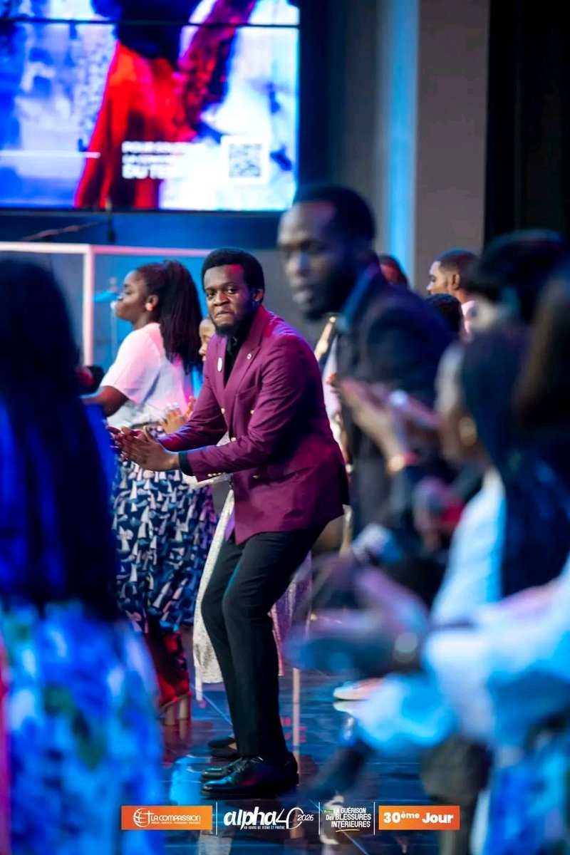 Israel_Acacia's tweet image. «...Ne te prive pas la capacité de t'accorder des sourires de fou car la joie dans ta vie ne doit en aucun cas dépendre de ce que te fait subir ton environnement mais plutôt du fait que tu saches l'indispensabilité  de Jésus à tes côtés...»

#CAPACITÉ
#JOIE
#ENVIRONNEMENT
#JÉSUS