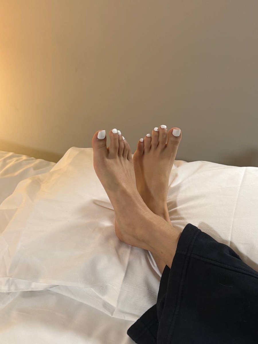 Gonna try and start posting more any good ideas 👀🦶🏽✨ #footfetish #feet #soles #toes #worship