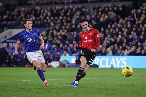 tucheze_com's tweet photo. FT: Everton 0 β 1 Manchester United
Hii game ulienda aje? Ulipredict draw ama uli-back Man United kushinda?
#Tucheze #HomeOfWinners #ManUnited #ManchesterUnited #PremierLeague https://t.co/NzFFN1cI9t