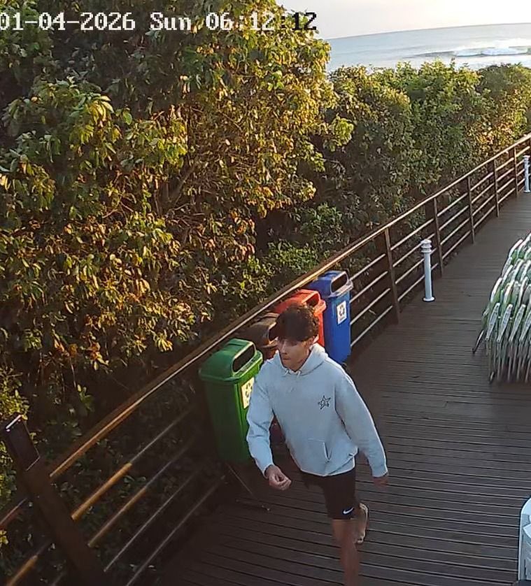 🚨 EXCLUSIVO CASO ORELHA

Esse sujeito foi visto voltando de “algum lugar” POUQUÍSSIMO TEMPO depois da morte do Orelha, especificamente apenas 14 minutos. Alguém consegue identificar quem é esse? Pra mim são todos iguais. Recebi essa imagem de uma fonte com nitidez.