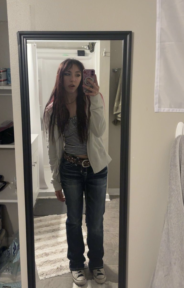 my fit was fly in probably one of the nicest bathrooms i’ve seen for a house of 8 men