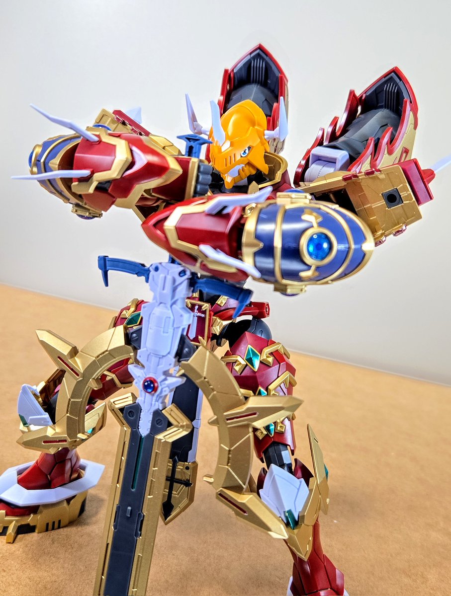 マグナガルルモンも発表されたので積んでたカイゼルグレイモン作った