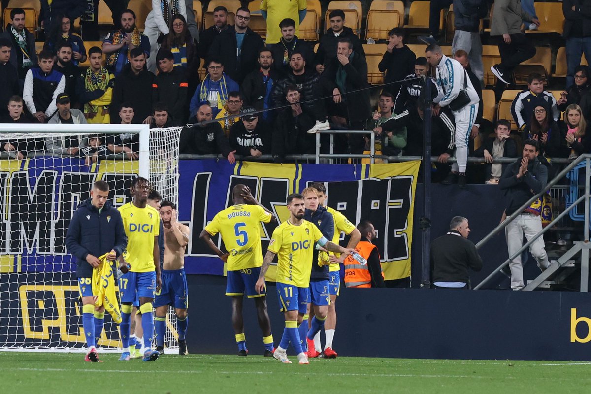 El Cádiz ha tocado fondo en un partido donde ha dejado de ser competitivo. Ha sido bailado por un filial y da señales de estar muerto. elterritoriodigital.com/actualidad-cad…