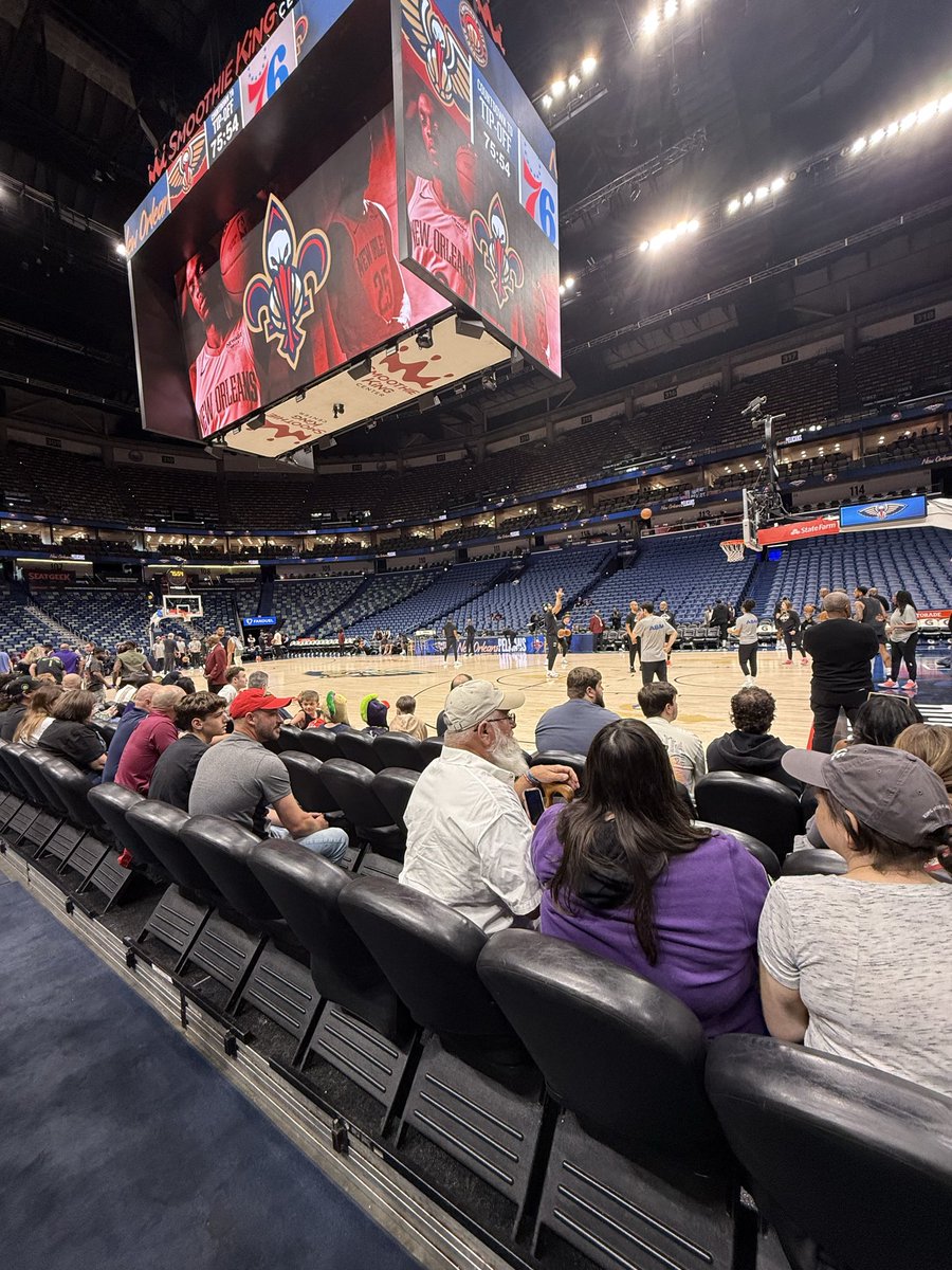 CoreySchmidt32's tweet photo. .@SMCC_Basketball we try to give our guys a 1st class experience. Those are the times u remember more than the games or practice. On Sat we got to go to the @PelicansNBA game, w/ courtside pregame access to see @vj_edgecombe warmup. Always good to take time to see our @NBA fam https://t.co/vg7SLL16H1