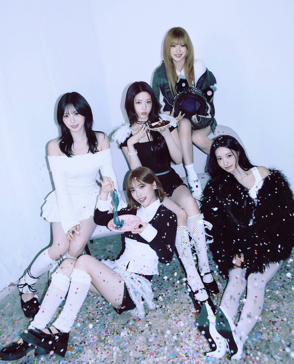 RESCENEGLOBAL's tweet photo. #RESCENE will release new single "Busy Boy" featuring a surprise artist this Friday 👀

#리센느 @RESCENEofficial @RESCENE_twt https://t.co/eYybTt0OvY