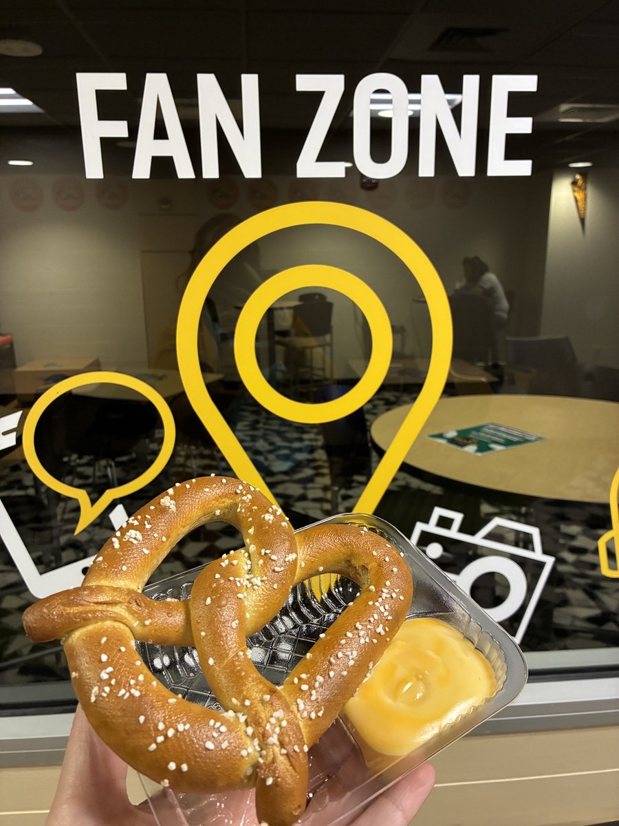 WSU__Dining's tweet image. When the snack cravings hit 🥨 
Shocker Sports Grill has a new snack-loution!

Pretzel with cheese 4.99
Add jalapenos for free. 

#wsudining #limitedtimeoffer #ssgl