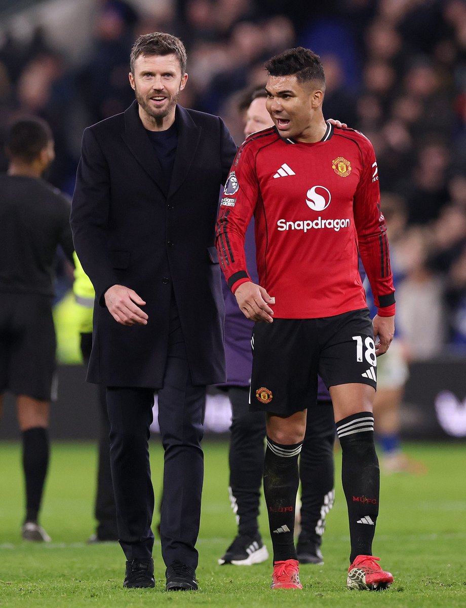 Carrick ball no go always sweet but e dey get results. 

We no play well against Everton tonight but we don collect 3pts. E try tactically 👏🏽 
#MUFC