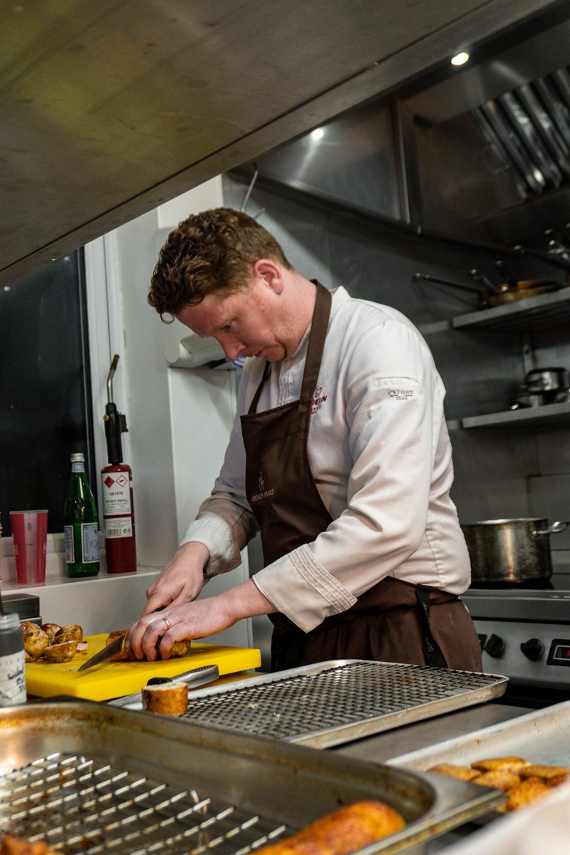 The White Horse Pub tweet media