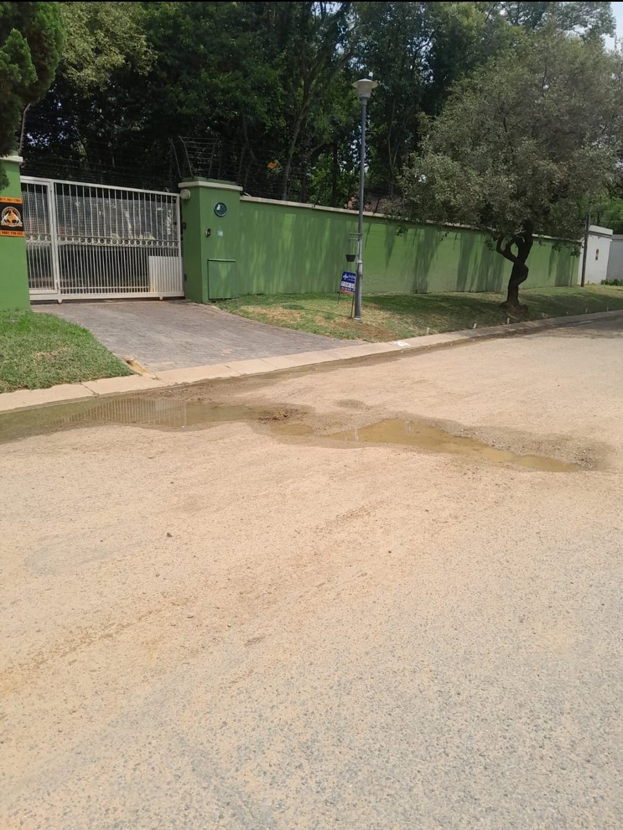jules1805's tweet photo. @eNCA 10 Andrew Murray. Another missed pothole. https://t.co/9bztkUC4g0