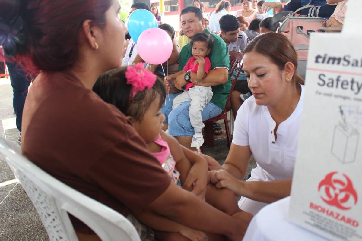 Salud_Guayas's tweet photo. Hoy vivimos una jornada llena de prevención y cuidado en Guayaquil.

Realizamos el lanzamiento de la campaña de vacunación “Puesta al Día” contra el Sarampión, junto a una feria de salud dirigida a niñas, niños y sus familias, acercando los servicios y educación preventiva. https://t.co/3auy7iElMi