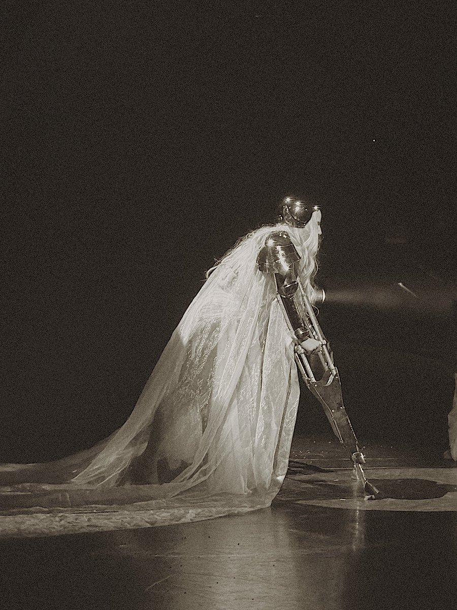 gx_b57's tweet photo. MAYHEM Ball LA, Night 7 #MAYHEMBALLLA #MAYHEMBALL @ladygaga https://t.co/hIQUW9ycwl
