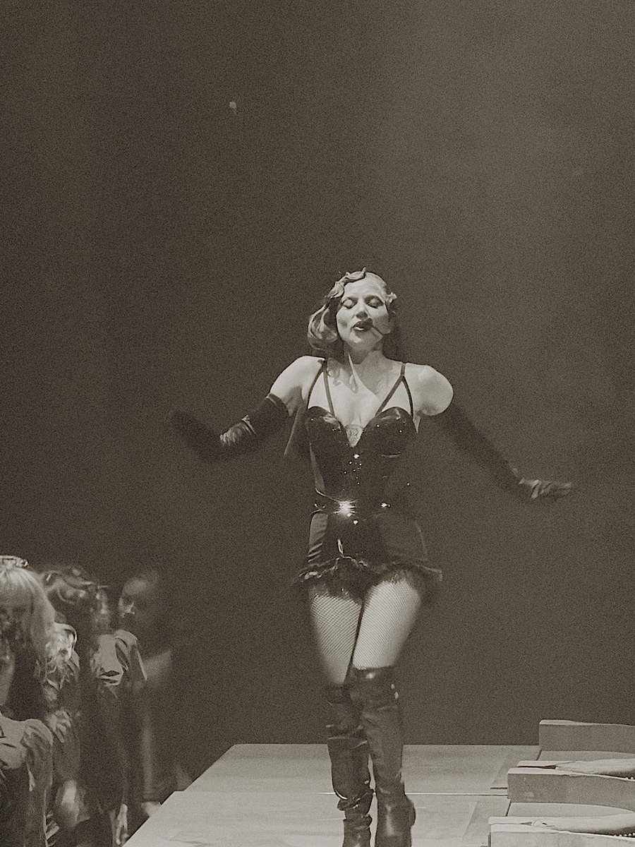 gx_b57's tweet photo. MAYHEM Ball LA, Night 7 #MAYHEMBALLLA #MAYHEMBALL @ladygaga https://t.co/hIQUW9ycwl