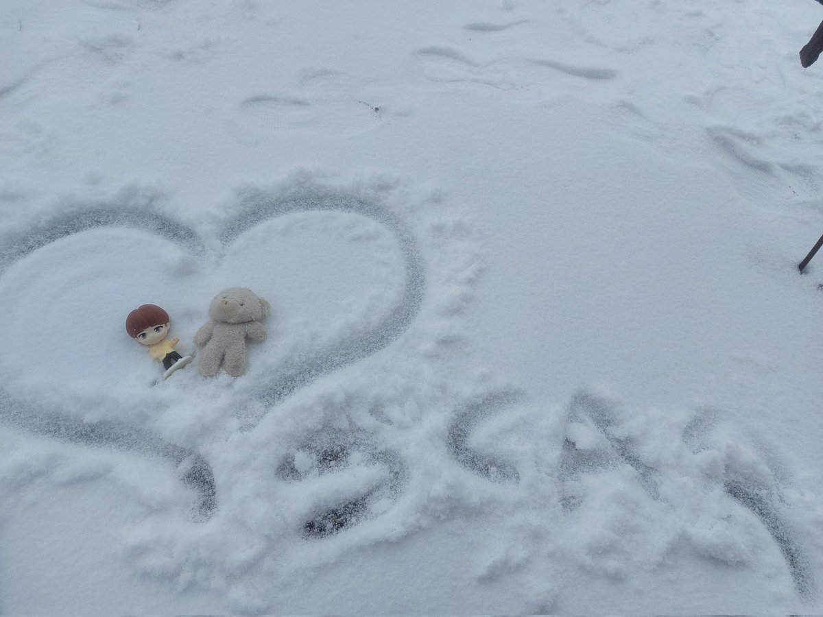 Holaaa mutiiis, hoy conocí la nieve y llevé a mi chiquitiny, pasó frío 😔