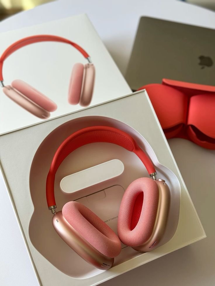 Oya let's also end this once and for all

Earpods.             Or.       Headsets