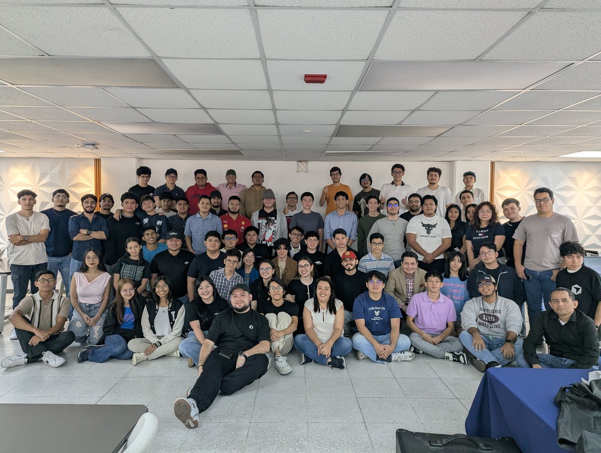 Last Thursday I joined Cursor Labs (UFG) El Salvador, and it honestly made me so happy to see students building and testing their creativity.

My first official event as an ambassador, and I can’t wait for what’s next