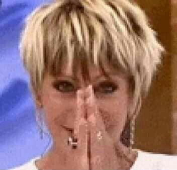 fico imaginando Antônio com ideias mil e vendo que o povo tá pedindo um tema que ele não ia fazer e que vai ficar puto se ele não fizer porque criou expectativas do mais absoluto nada

MAS VAMOS SONHAR, QUALQUER COISA AUTORAL MENOS REEDITAR 2011