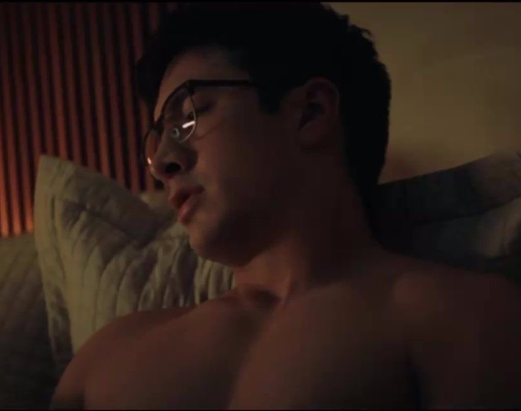 snoopyshane's tweet photo. 2. topless with glasses - 3284 (56.2%) https://t.co/jJPoKi0Uw9
