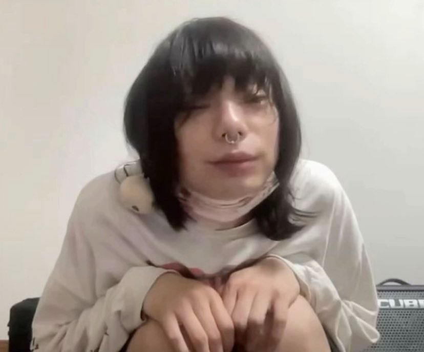 Is it just me that thinks hiro looks like a newborn kitty in this pic ^. .^₎ฅ