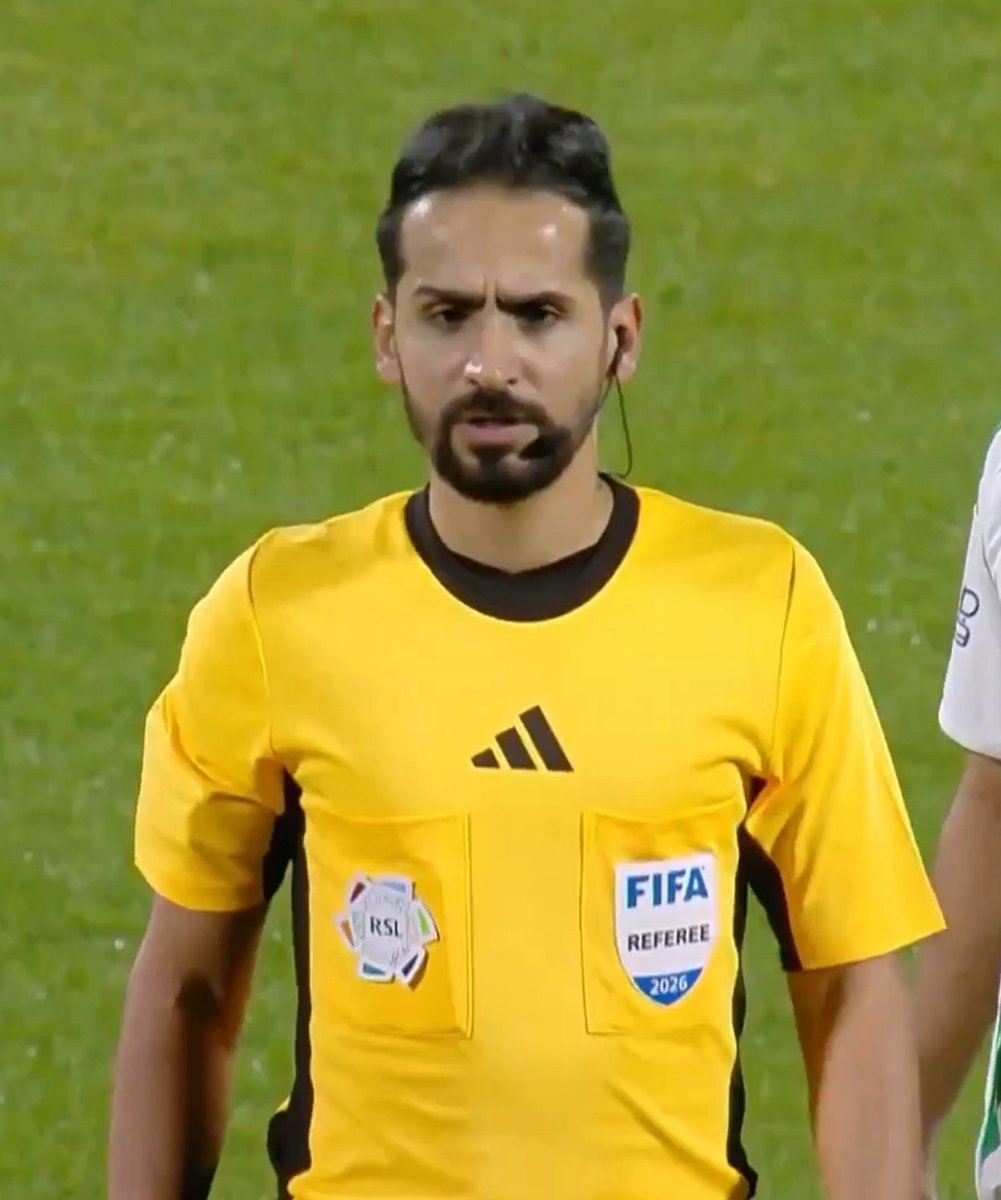 SPORTMEDIA_M's tweet photo. 🚨🚨 ماذا فعل الحكم المحلي في المحالة؟ |

       "أوقفوا نقل المباريات حتى لا يشاهدنا العالم"

🚨السوشيال ميديا تجاوز المحللين و الـ VAE
▪️هدفين ملغيةة لضمك بتقنيتين مختلفة ..
▪️ضرب متعمد بالكوع قبل هدف الأهلي
▪️طرد على اللاعب علي مجرشي
▪️طرد على اللاعبين حركاس وتوني

ثم يجيك أهلاوي يقول الأهلي يأكل بيده 😂
#ضمك_الاهلي