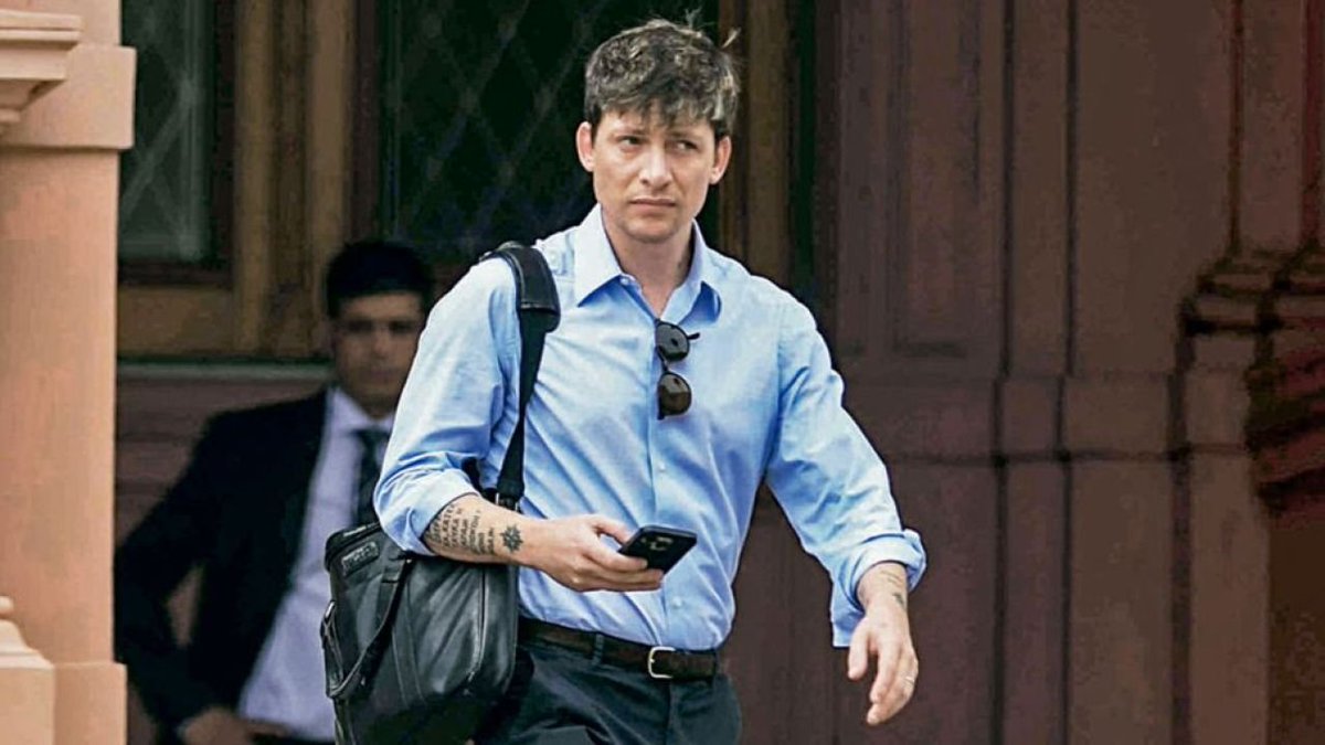 Vos me estas diciendo que este chad creo una tendencia que recorrio 2 continentes nada mas para aprobar la reforma laboral?? Tiene que ser presidente para 2031