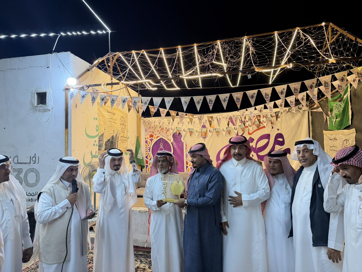 Alzahedtwt's tweet photo. وشارك في تكريم الاستاذ غريب مقدام 
 فريق أرحب التطوعي بجمعية رواد العمل التطوعي وعدد من أقارب وأصدقاء المحتفى به منهم 
الاستاذ حمد النعمي والاستاذ عيسى دريب والاستاذ حسن كريت والاستاذ محمد الشماخي والاستاذ حسن عقيل والاستاذ مروعي علي موسى والاستاذ عيسى ابراهيم مقدام 
كما قدّم الأستاذ غابي عكفي درعًا تذكاريًا للمشرف على المركاز الأستاذ أحمد إبراهيم طفيان تقديرًا لجهوده