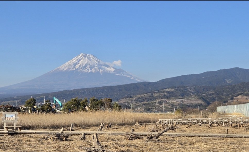 東海道五十三次
静岡県
原宿(朝之富士)

湿地帯からの大きな富士山
原宿の少し先
東田子の浦駅近くの
「浮島ヶ原自然公園」

浮世絵はここの辺りかなぁー
パチリ📷と江戸時代を見つめる

 前回の続き片浜駅～吉原駅
今回も寄り道あり行ったり来たり迷ったりで13km
よい旅になりました🤗