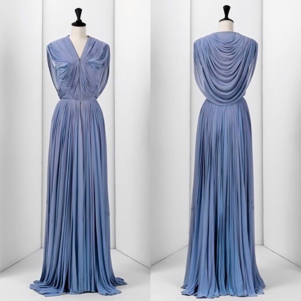 As you would expect from Madame Grès, some ethereal loveliness worthy of a water nymph and dating to the mid #1940s, fluid, cascading. Via #didierludo #fashionhistory