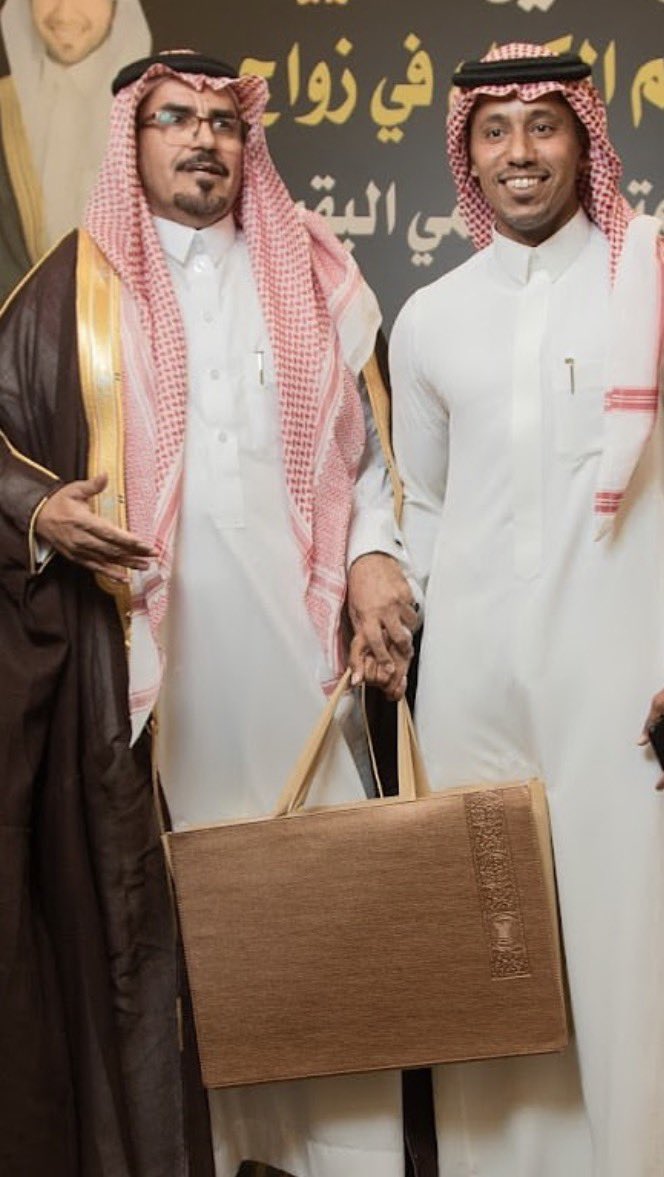 رحم الله ابن العم الغالي أبو نادر
صاحب القلب الطيب، والابتسامة التي لا تغيب،
رجل المواقف المشرفة، والفزعة الحاضرة،
والحميا التي ترفع الرأس، والكرم الذي يشهد له القريب و البعيد.

رحلتَ وبقي أثرك الطيب فينا، وبقيتَ دعوةً صادقةً لك في كل حين.
اللهم اغفر له وارحمه واجعل ما قدم في