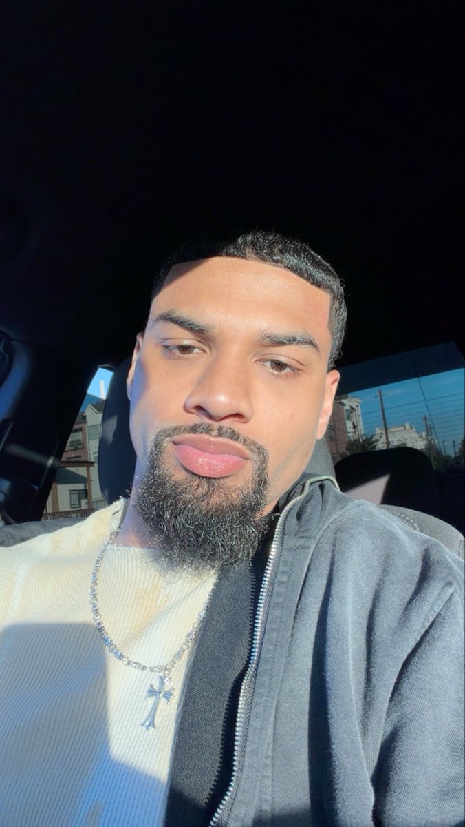 zack ✰ tweet media