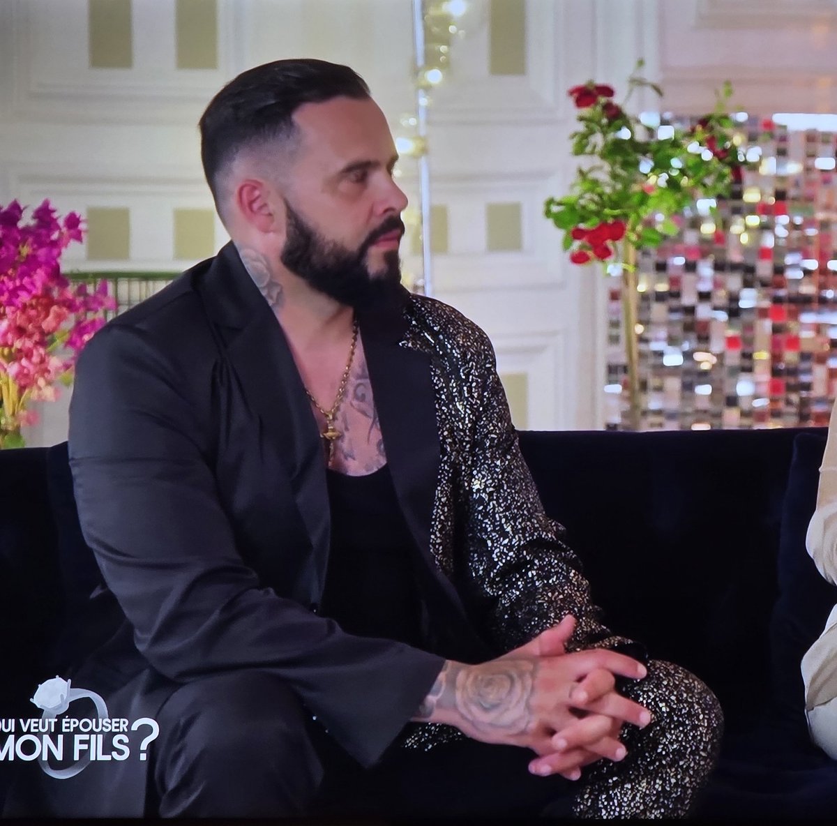 Il est chanteur ou magicien ? 🤡 #QVEMF #QuiVeutEpouserMonFils