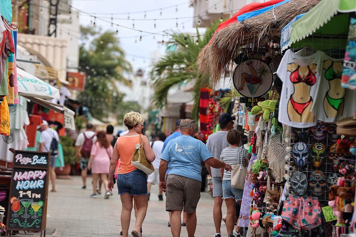 Así se vive hoy el Caribe Mexicano, la Capital Mundial de las Vacaciones.

Playas activas, sonrisas de todo el mundo y experiencias que hacen de Quintana Roo un referente del turismo en México.
.
.
This is the Mexican Caribbean today — the World Capital of Vacations.

Vibrant