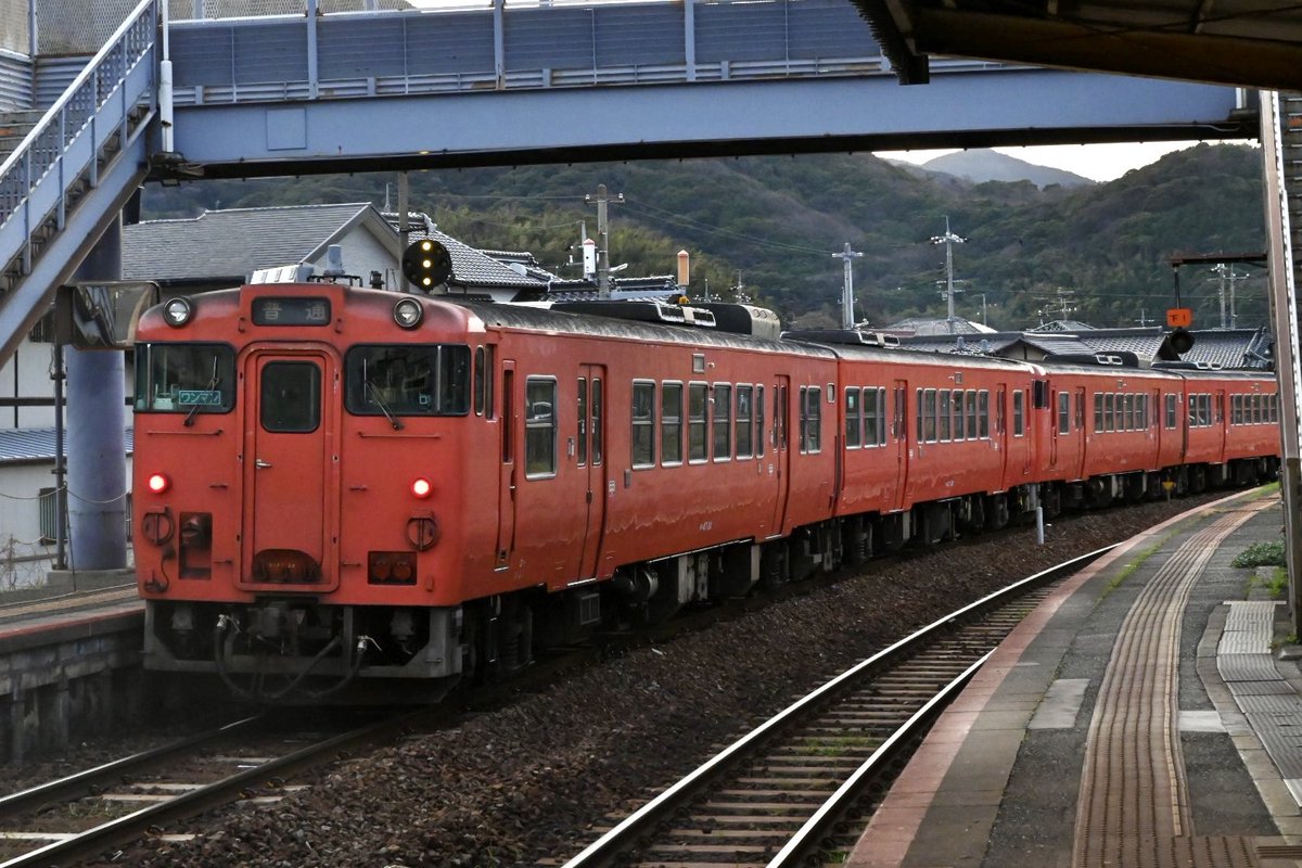 国鉄型気動車、今も圧巻の4両編成で走る。ディーゼルエンジンを唸らせ