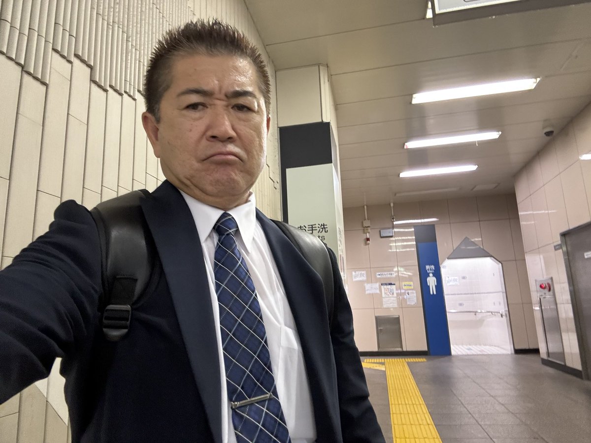 ShinFighter's tweet photo. 正しい事を正す事を､
「 正論 」 と言う！！

そのためには、「 悪 」 を叩き潰す必要がある😤💢

全世界を正義で､
そめてやる！！

その大義のためには、
ひたすら走るのみ😤💪👍
#正義
#世界平和🌍 https://t.co/3WrzZX1OEe