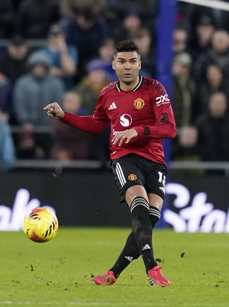 Utdtruthful's tweet photo. 📲 Casemiro's Instagram!

"Best gift on this special day!!!! Come on United!! 🔴" https://t.co/rzVK2DqfG2