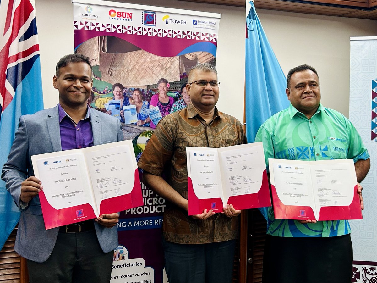 UNDP_Pacific's tweet image. UNDP, @UNCDF &amp;amp; @UNUniversity congratulate the Reserve Bank of Fiji, @FJMETservice &amp;amp; @WRMSLTD on signing an #MoU to boost rainfall &amp;amp; cyclone data sharing. 

This partnership aims to streamline data verification for quick #ParametricInsurance payouts to support Fijians’ resilience.