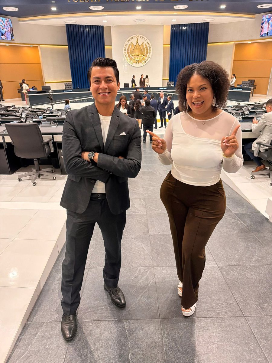 Hey <a href="/AlexiaRivasG1/">Alexia Rivas🇸🇻</a> y a la haitiana también le dijiste que no ande de metida por no ser de El Salvador?