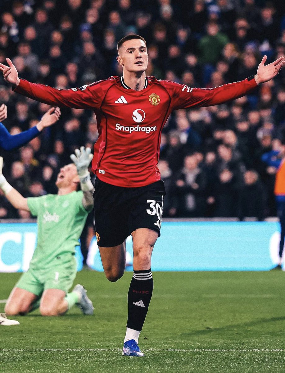 🚨📸 | Benjamin Sesko on Instagram:

“THIS IS MANCHESTER UNITED! ❤️💥”