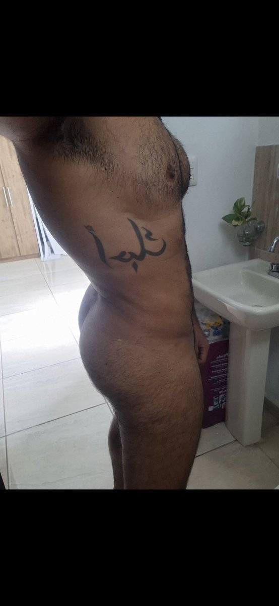 Tardes peluditas! 😘🍑 Rt 
#oso #pelitos #pelos #tatuaje #bear #axilas
